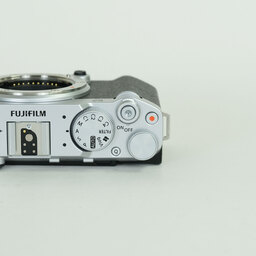 FUJIFILM X-M5