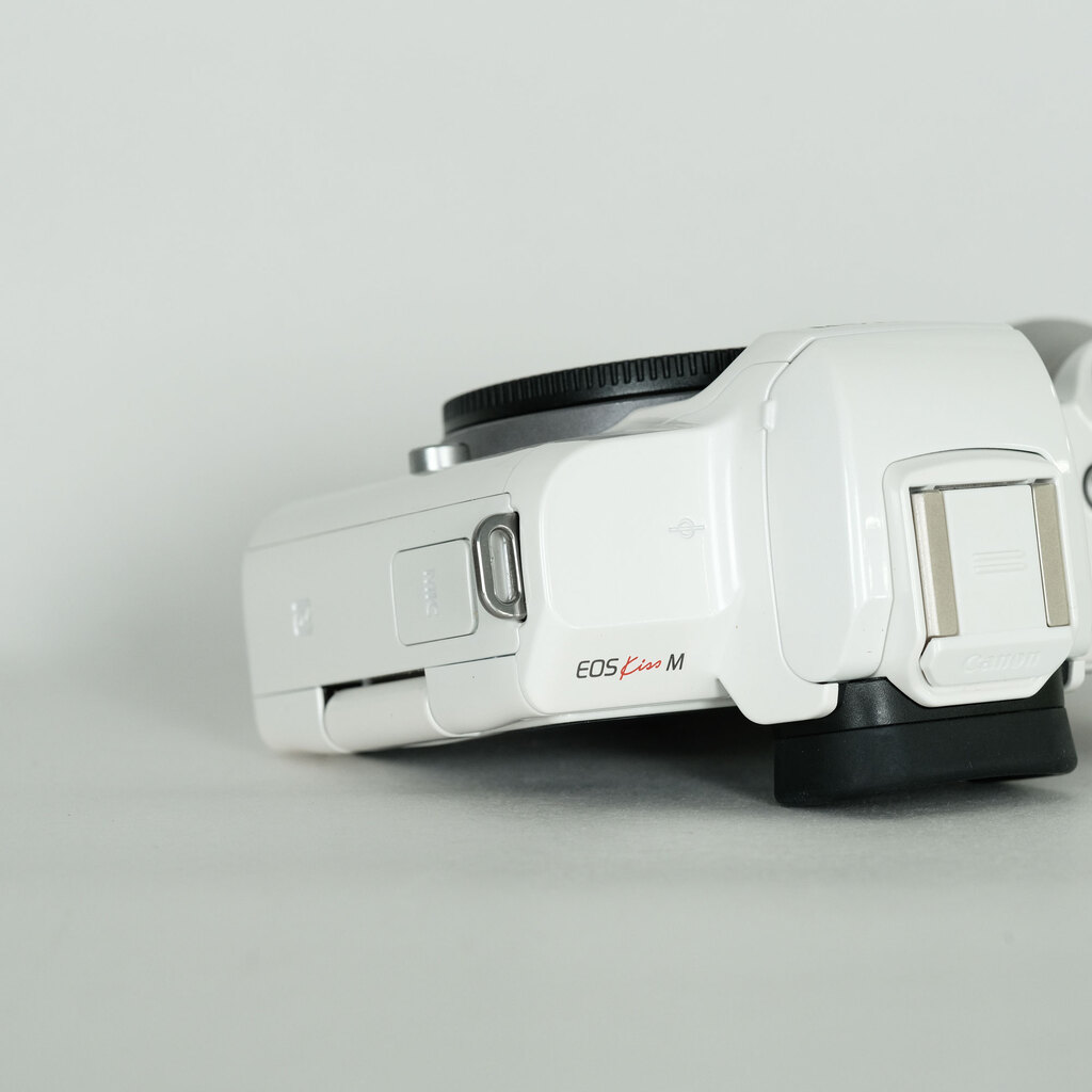 Canon EOS Kiss M