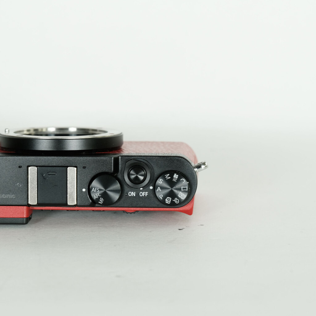 Panasonic LUMIX DMC-GM5ボディ レッド