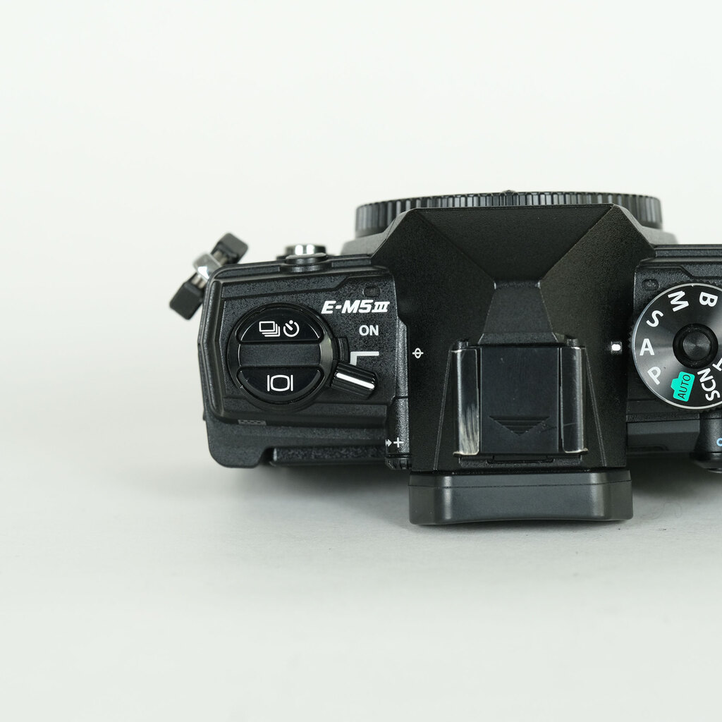 OLYMPUS OM-D E-M5 Mark III