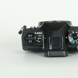 OLYMPUS OM-D E-M5 Mark III