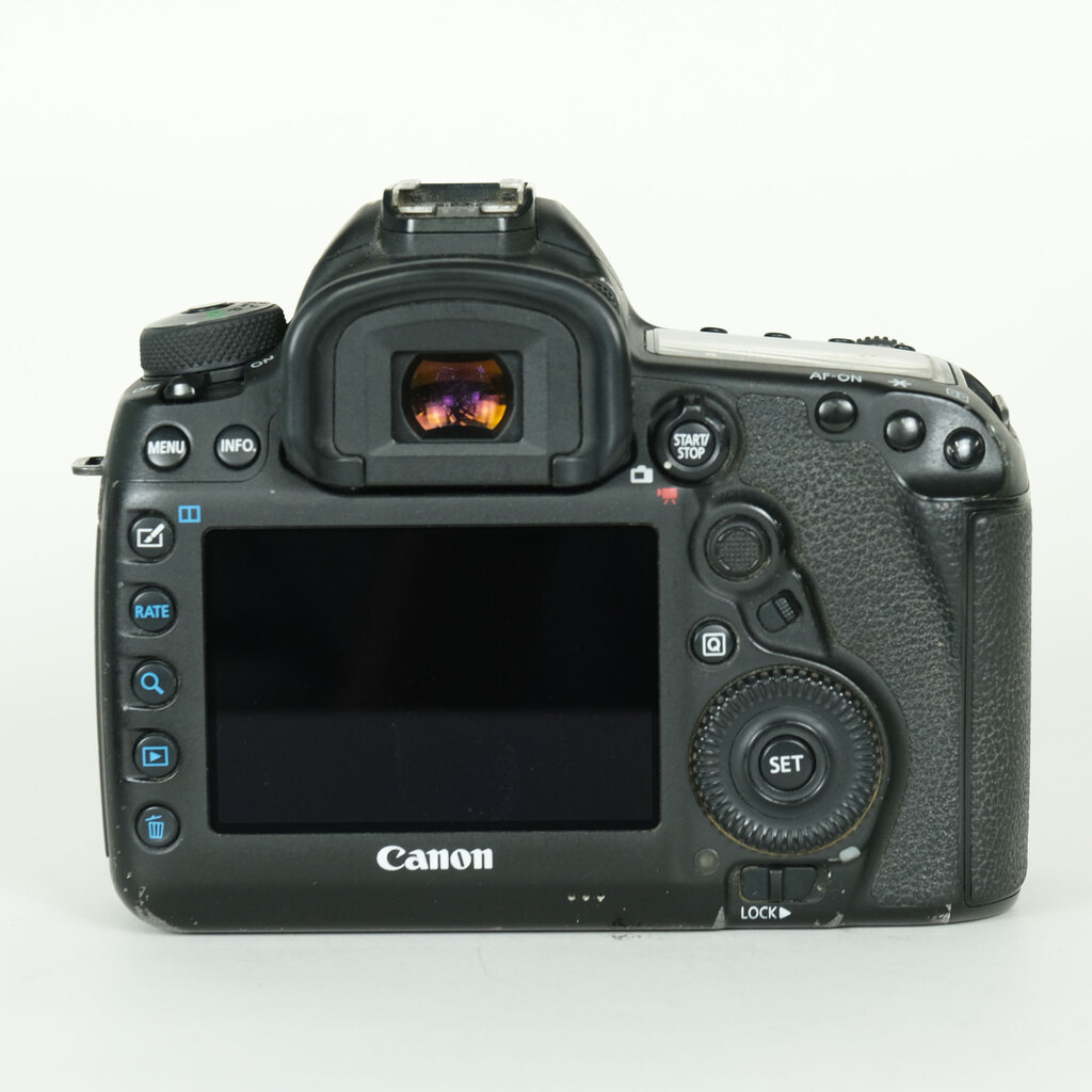 Canon EOS 5D Mark IV [�{�f�B]