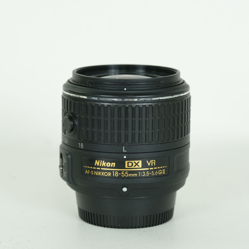 Nikon AF-S DX NIKKOR 18-55mm f3.5-5.6G VR II Nikon AF-S DX NIKKOR 18-55mm f3.5-5.6G VR II