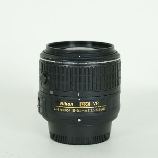 Nikon AF-S DX NIKKOR 18-55mm f3.5-5.6G VR II