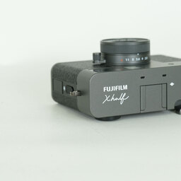 FUJIFILM X half X-HF1