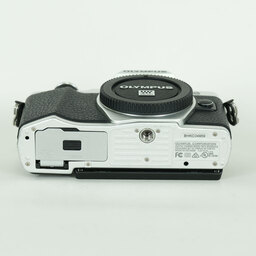 OLYMPUS OM-D E-M10 Mark II