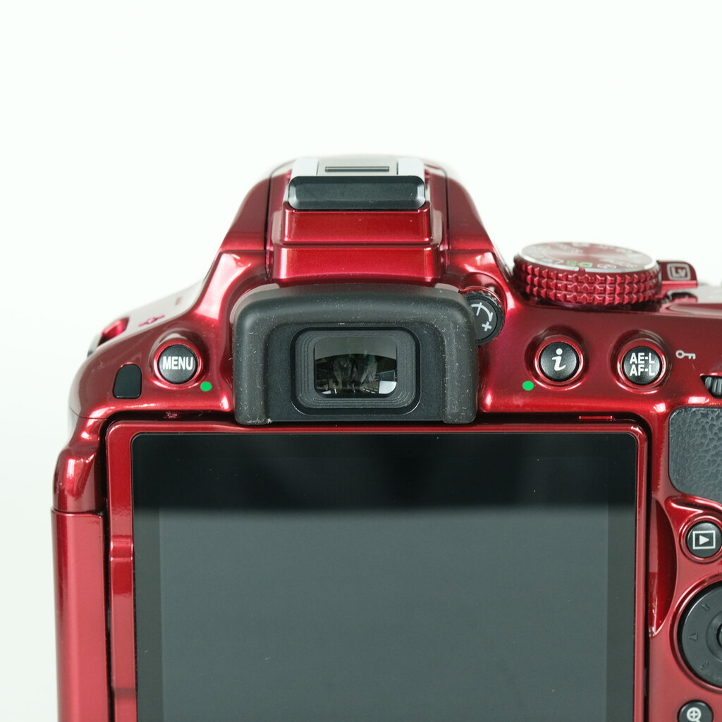 Nikon D5300 ボディ レッドの出品 | ONE SCENE（ワンシーン）