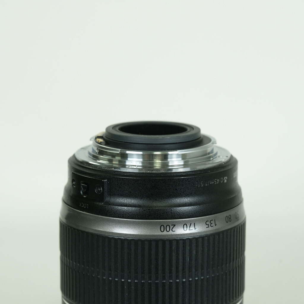Canon EF-S18-200mm F3.5-5.6 IS