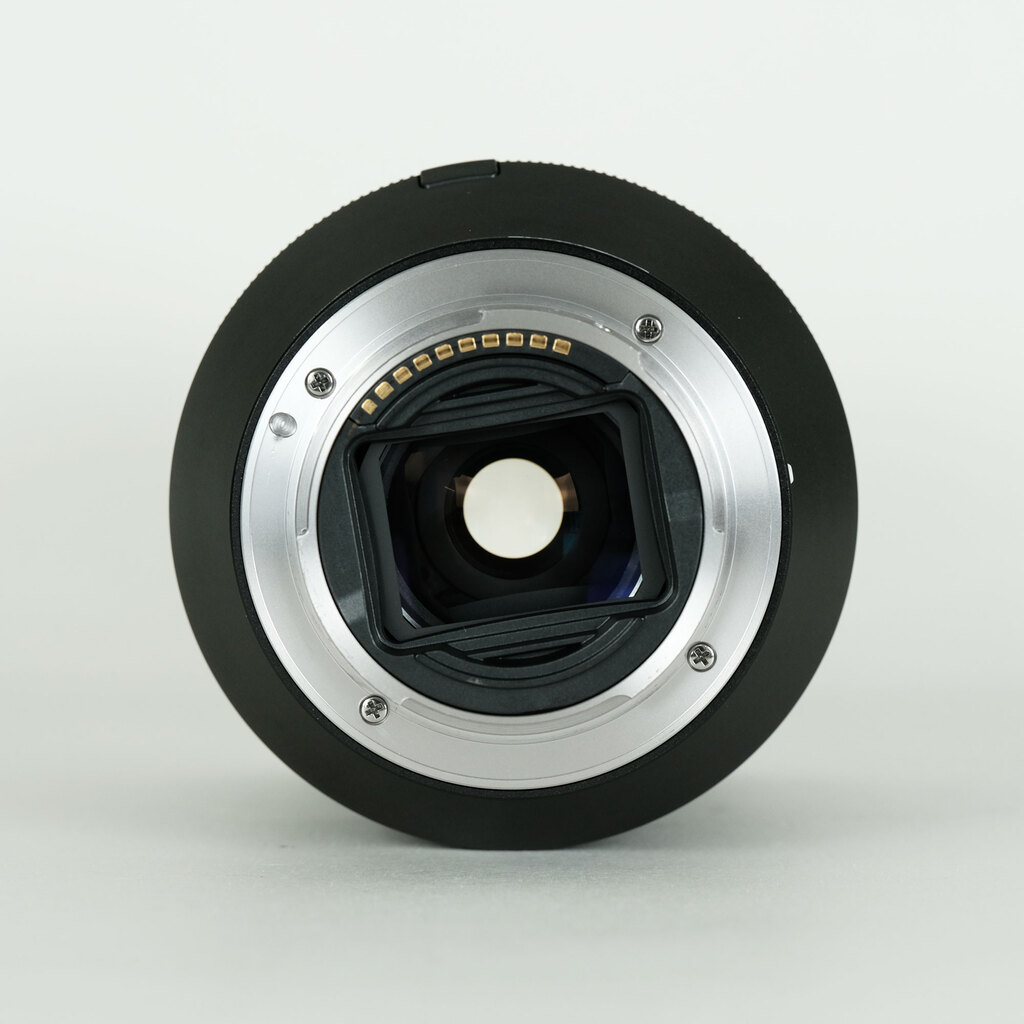 SONY FE 24-240mm F3.5-6.3 OSS SEL24240