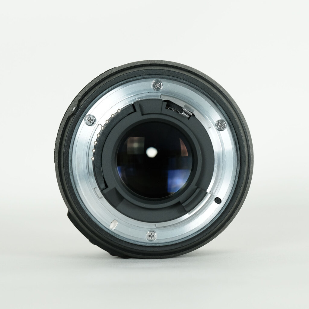 Nikon AF-S DX NIKKOR 35mm f/1.8G Nikon AF-S DX NIKKOR 35mm f/1.8G