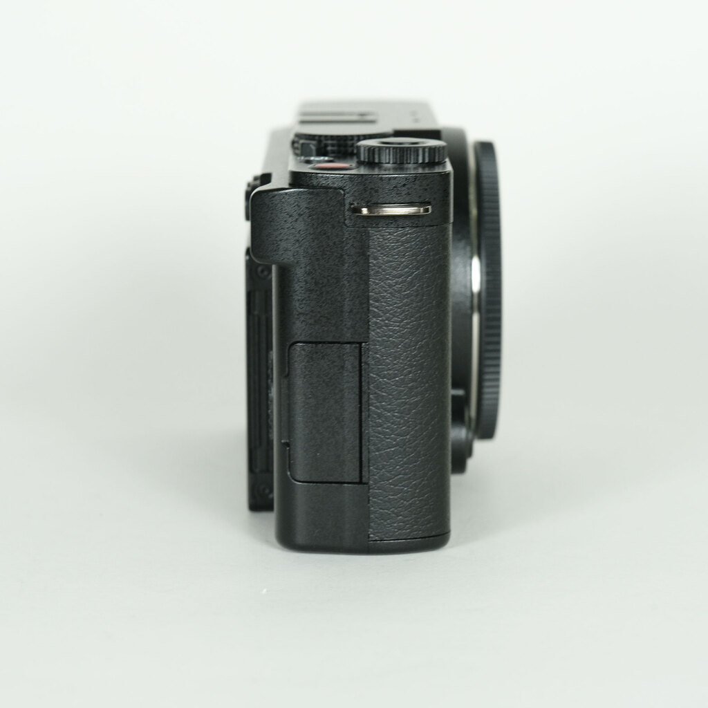 Panasonic LUMIX DC-S9 Panasonic LUMIX DC-S9