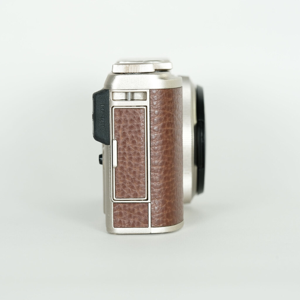 FUJIFILM XF10 シャンパンゴールド