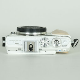 OLYMPUS PEN Lite E-PL7 ボディ ホワイト OLYMPUS PEN Lite E-PL7 ボディ ホワイト
