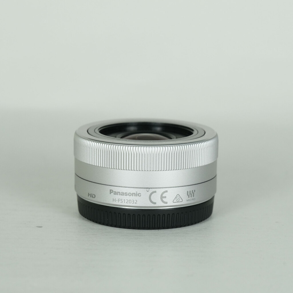 Panasonic LUMIX G VARIO 12-32mm / F3.5-5.6 ASPH. / MEGA O.I.S. [�V���o�[]