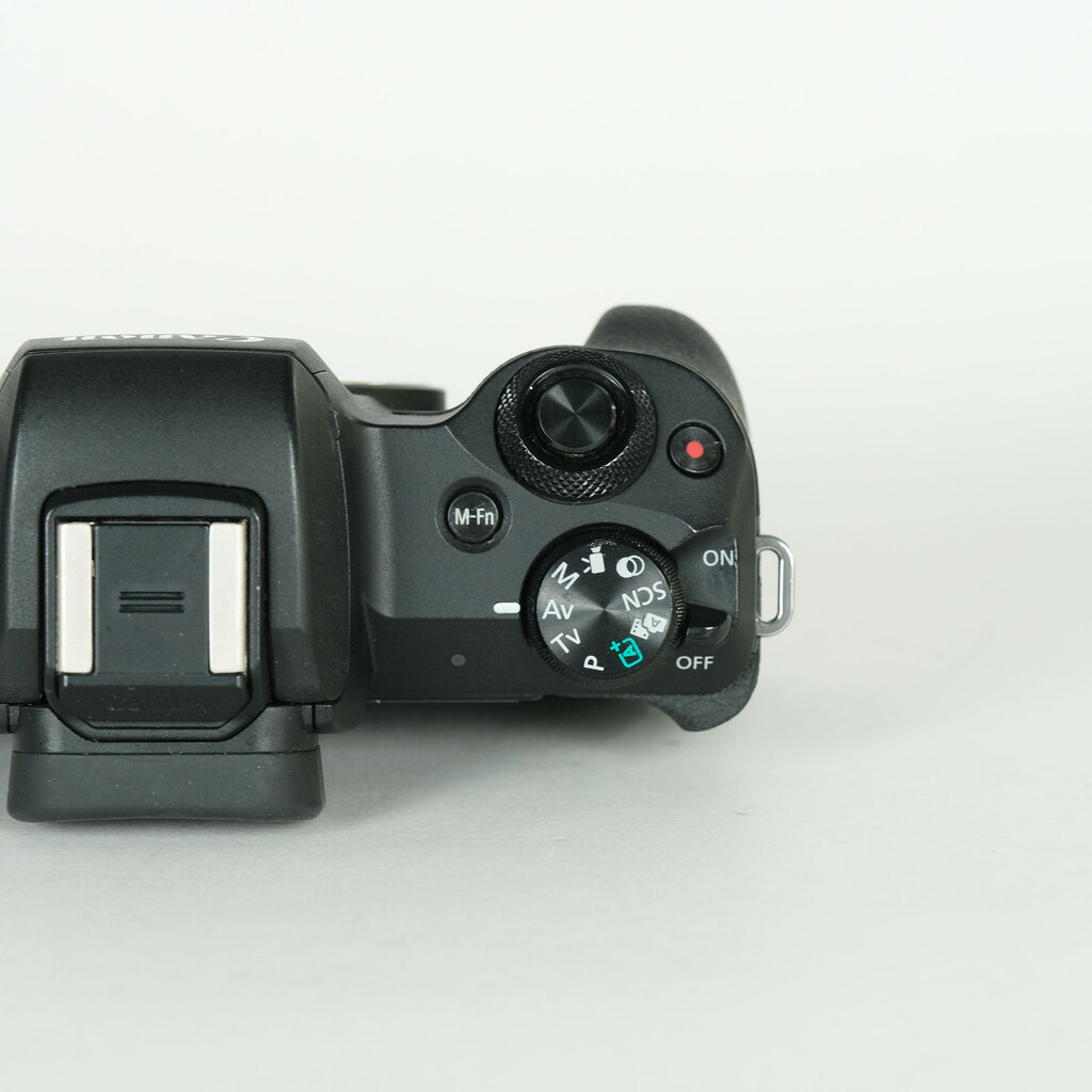 Canon EOS Kiss M Canon EOS Kiss M