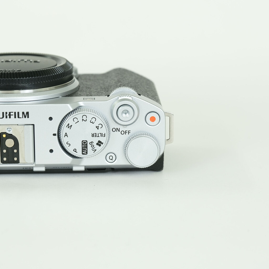 FUJIFILM X-M5