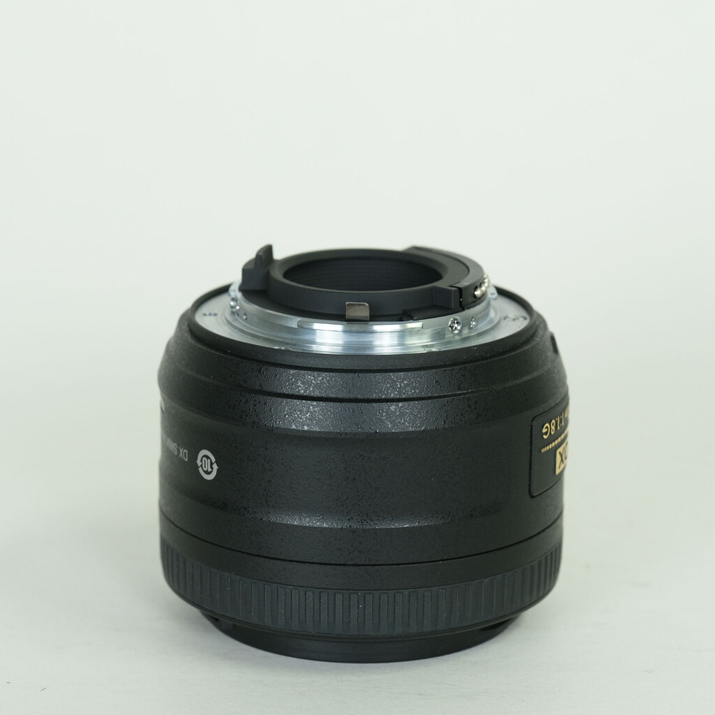 Nikon AF-S DX NIKKOR 35mm f/1.8G Nikon AF-S DX NIKKOR 35mm f/1.8G