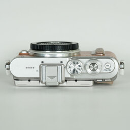 OLYMPUS PEN E-PL8 ボディ ブラウン