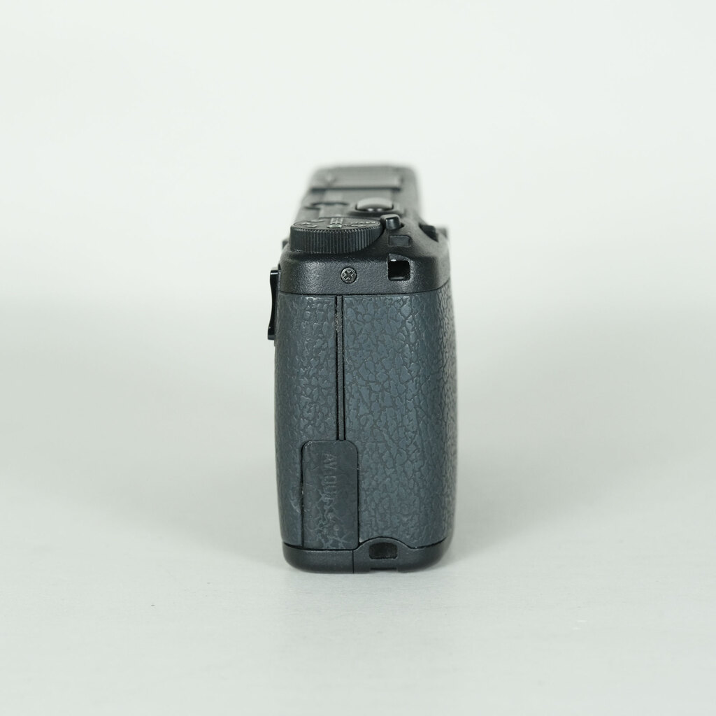 【ワンオーナー】RICOH GR DIGITAL II 本体＋純正レザーケース RICOH GR DIGITAL IIの出品 | ONE SCENE（ワンシーン）