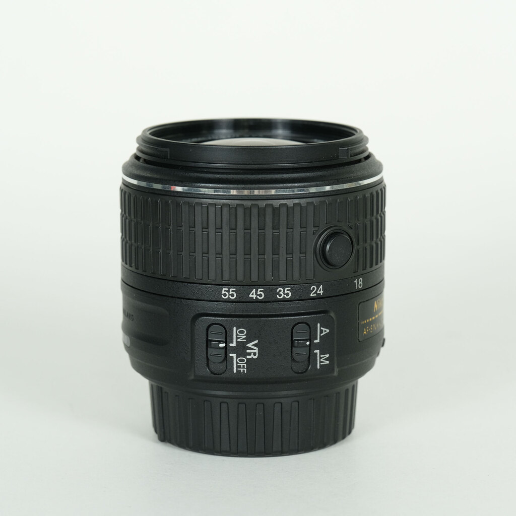 Nikon AF-S DX NIKKOR 18-55mm f3.5-5.6G VR II Nikon AF-S DX NIKKOR 18-55mm f3.5-5.6G VR II