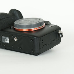 SONY α7RIV ボディ ILCE-7RM4A   【後期モデル 液晶下部にSONYロゴなし】