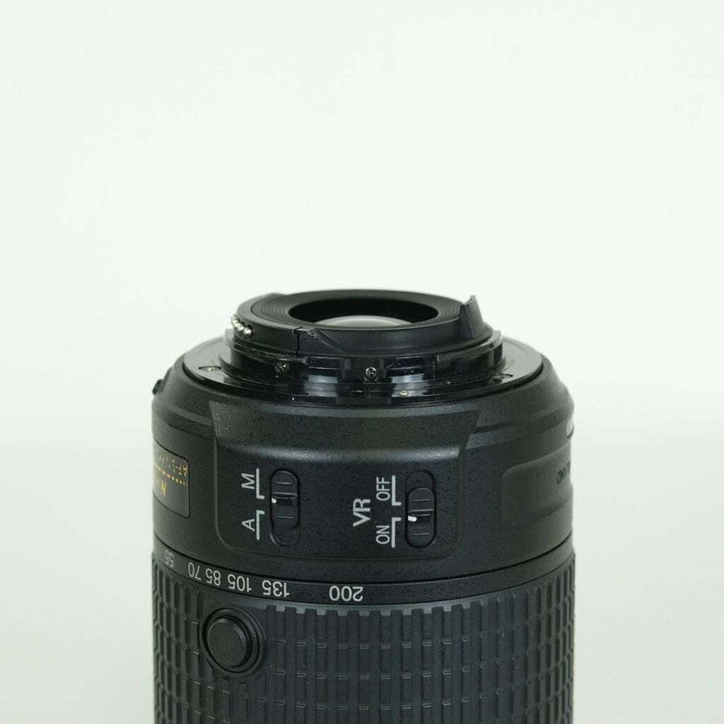 Nikon AF-S DX NIKKOR 55-200mm F4-5.6G ED VR II Nikon AF-S DX NIKKOR 55-200mm F4-5.6G ED VR II