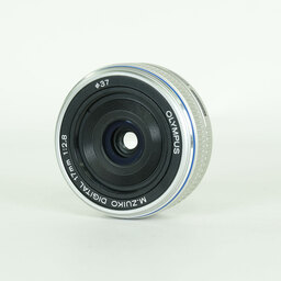 OLYMPUS M.ZUIKO DIGITAL 17mm F2.8 シルバー