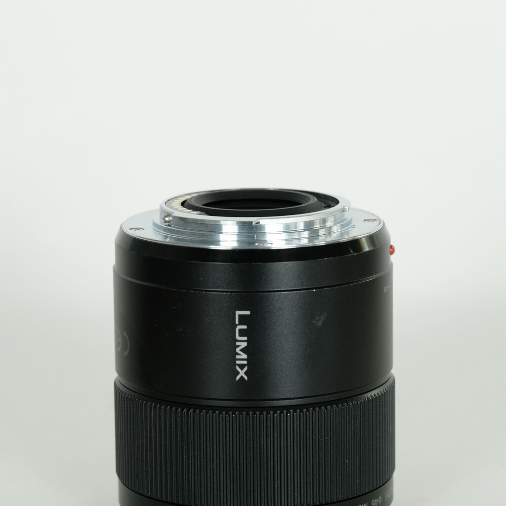 Panasonic LUMIX G MACRO 30mm F2.8 ASPH. MEGA O.I.S.