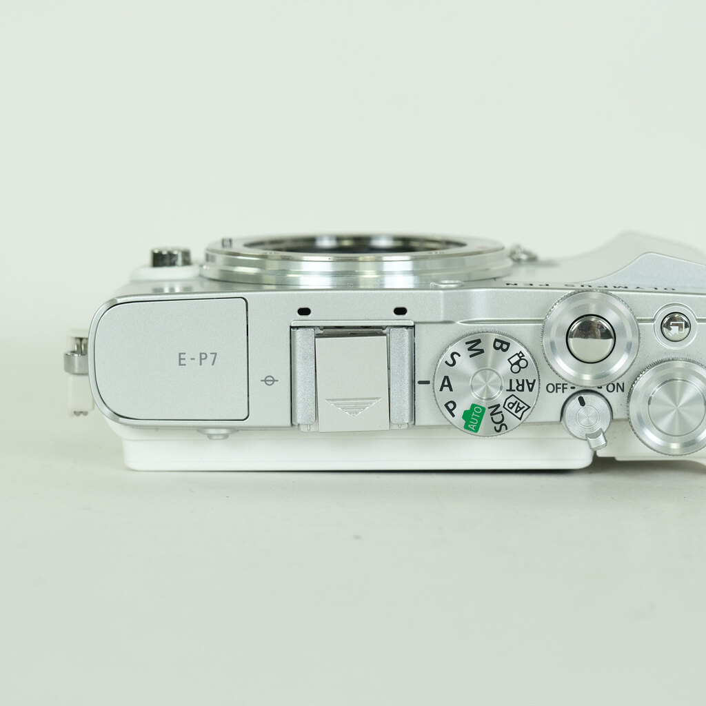 OLYMPUS PEN E-P7