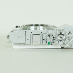 OLYMPUS PEN E-P7