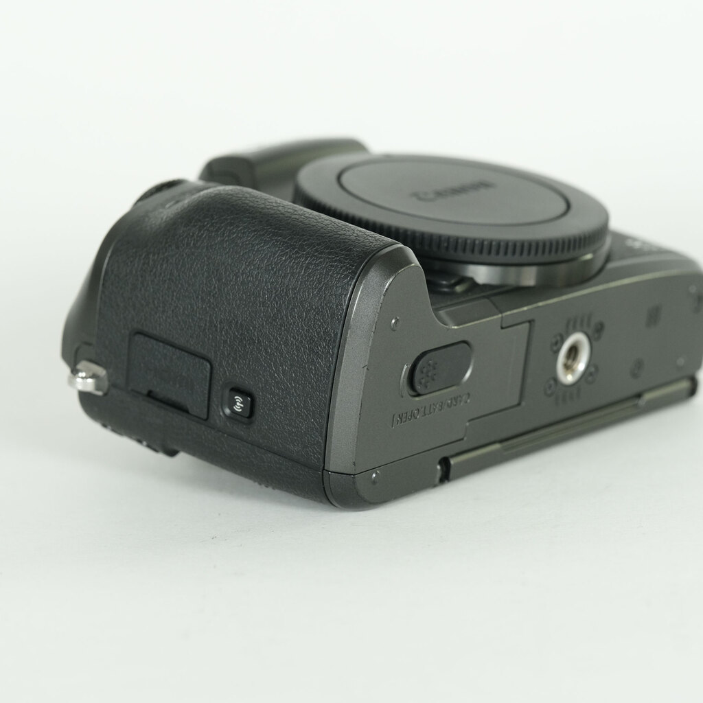 Canon EOS M5 Canon EOS M5