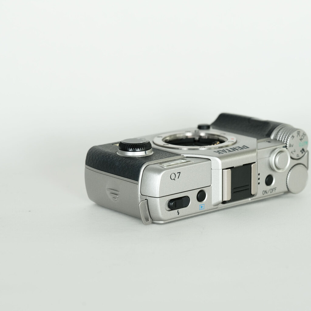 PENTAX Q7 ズームレンズキット シルバー