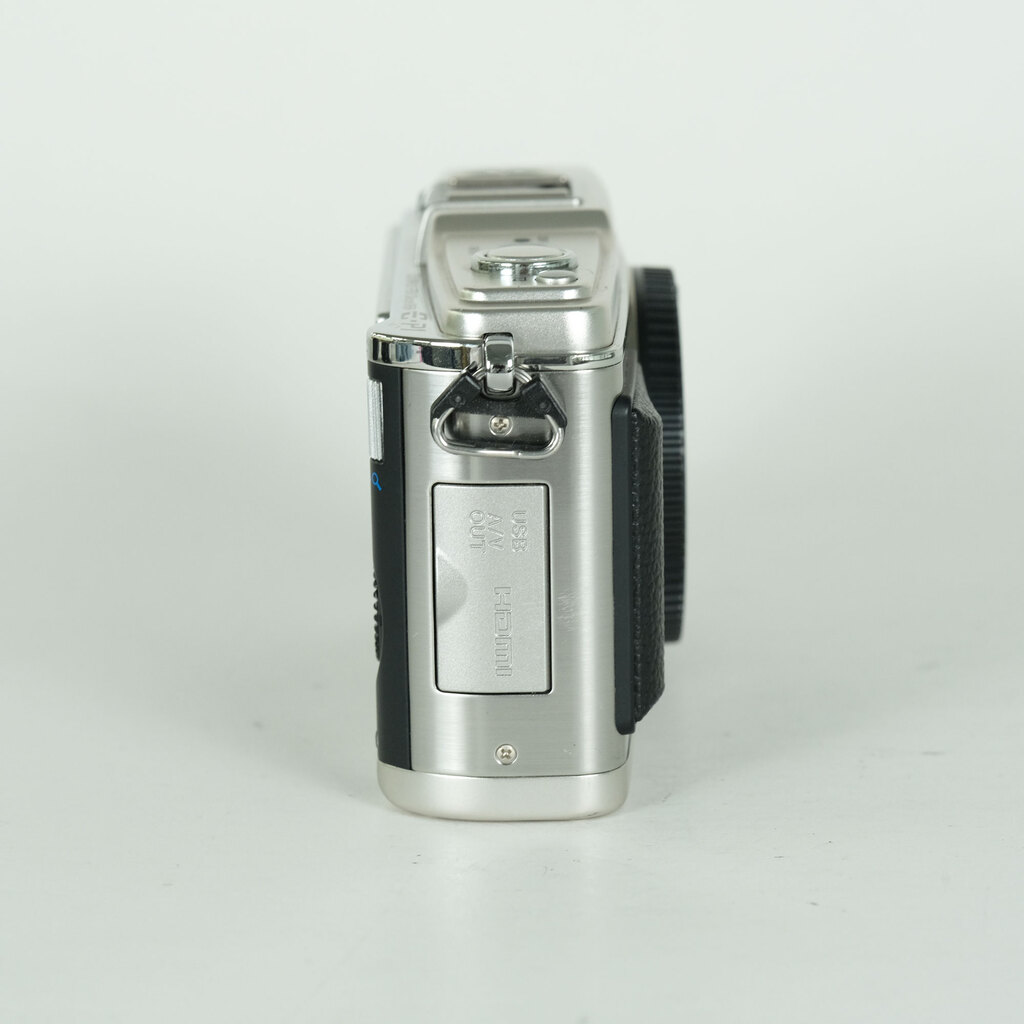 OLYMPUS PEN E-P1 ボディ シルバーの出品 | ONE SCENE（ワンシーン）