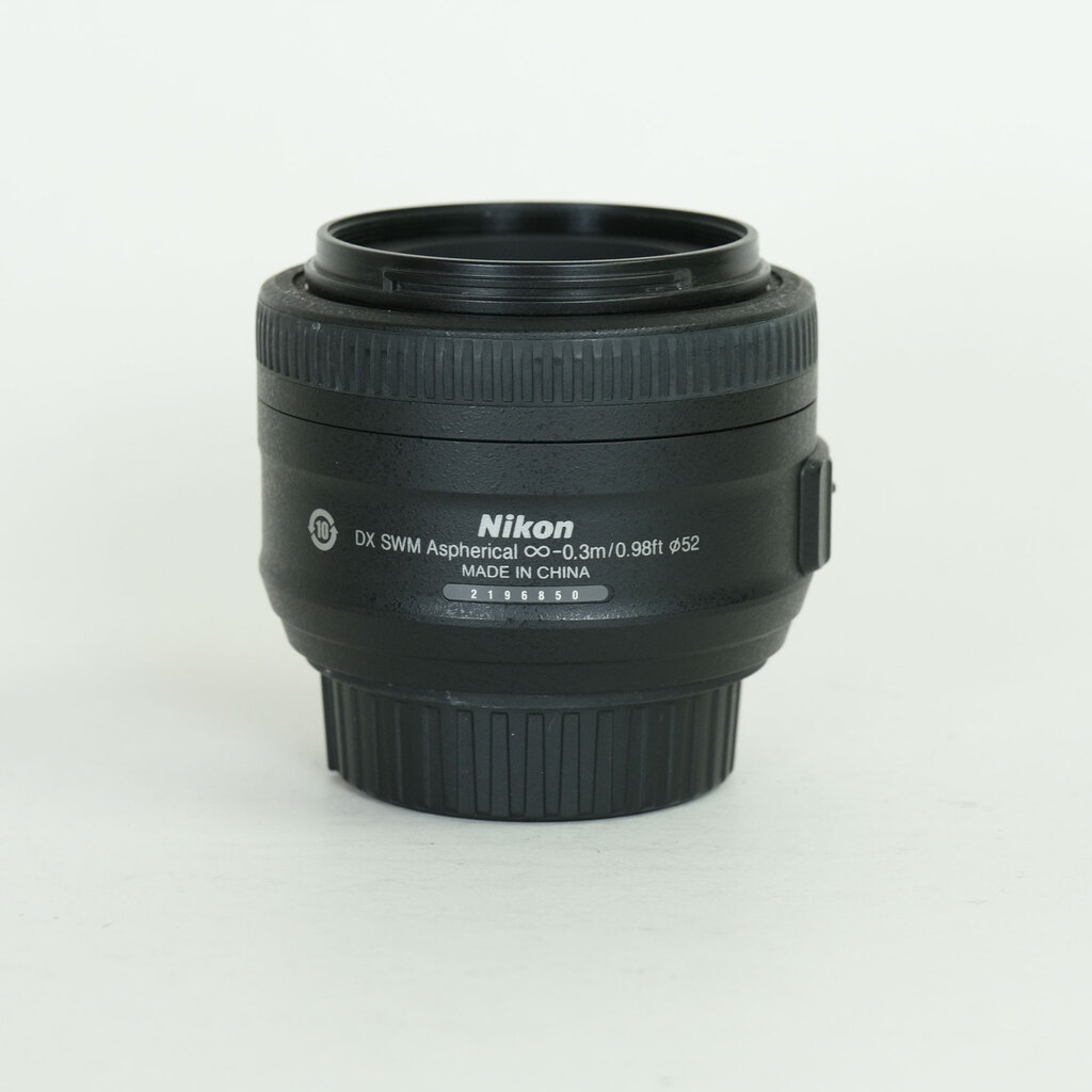 Nikon AF-S DX NIKKOR 35mm f/1.8G Nikon AF-S DX NIKKOR 35mm f/1.8G