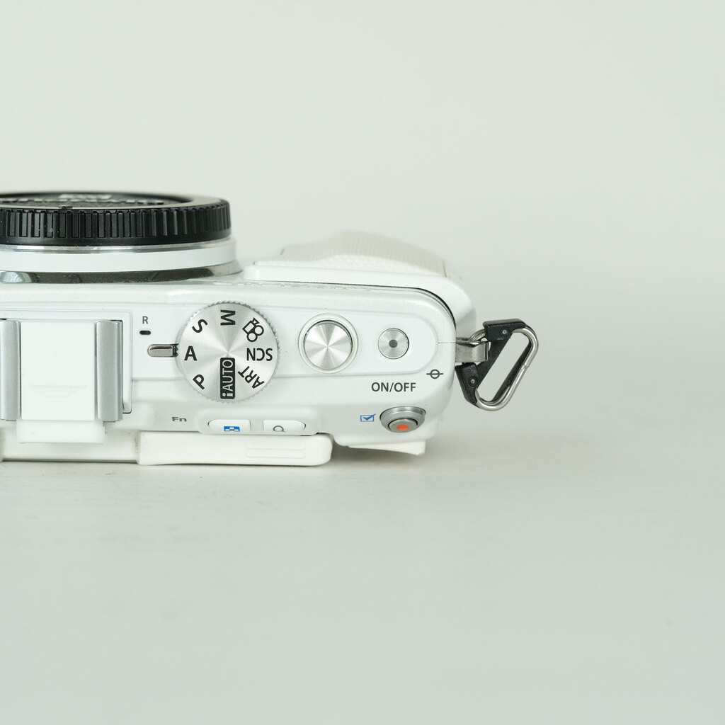 OLYMPUS PEN Lite E-PL6 ボディ ホワイトの出品 | ONE SCENE（ワンシーン）
