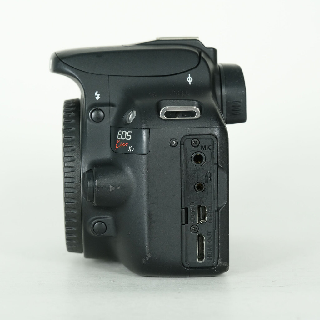 Canon EOS Kiss X7