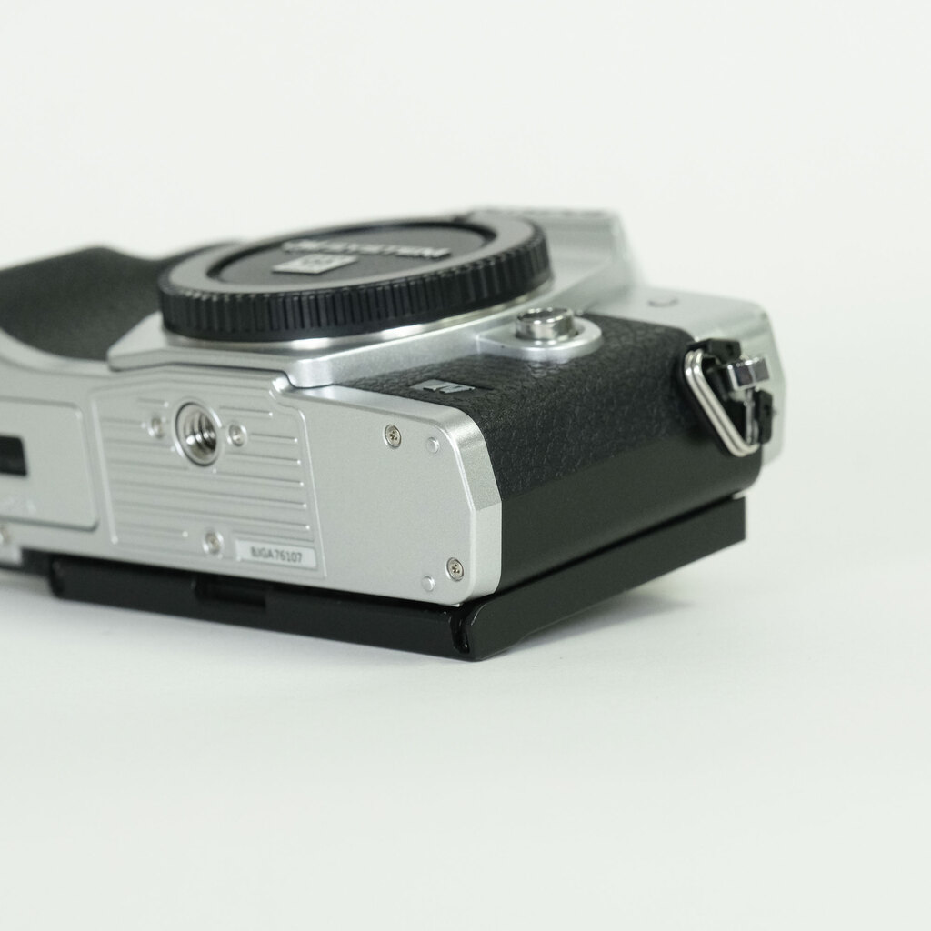 OLYMPUS OM-D E-M10 Mark IV