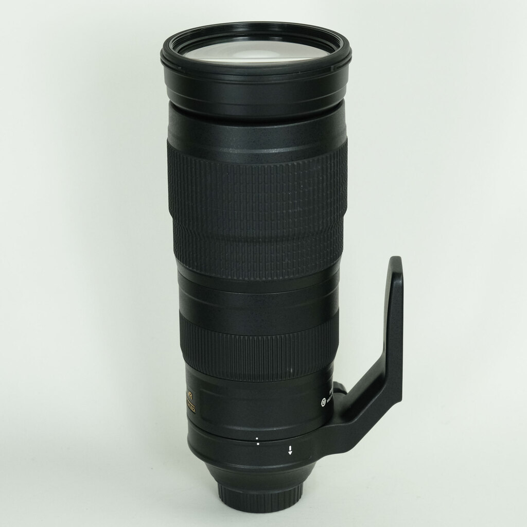 Nikon AF-S NIKKOR 200-500mm f/5.6E ED VR Nikon AF-S NIKKOR 200-500mm f/5.6E ED VR