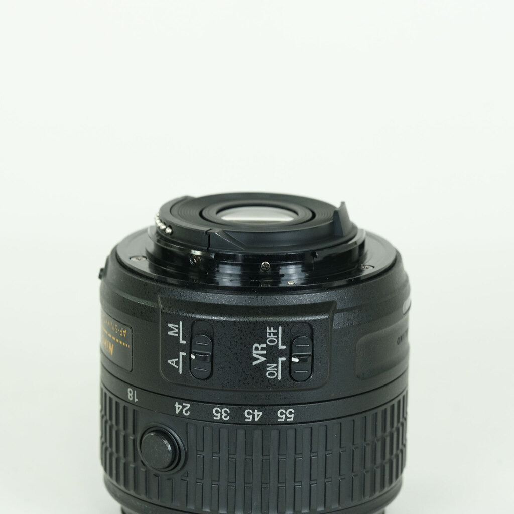 Nikon AF-S DX NIKKOR 18-55mm f3.5-5.6G VR II Nikon AF-S DX NIKKOR 18-55mm f3.5-5.6G VR II