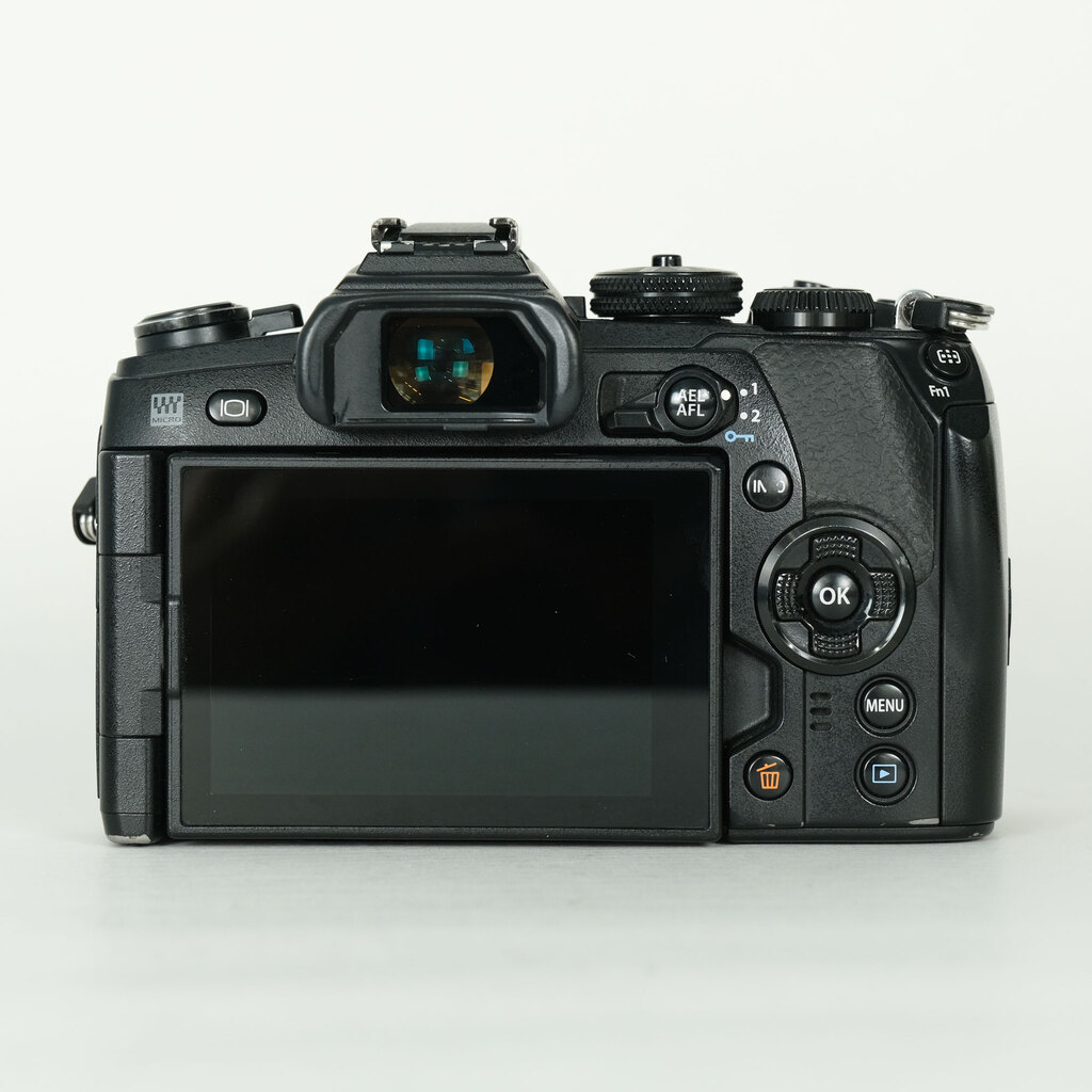 OLYMPUS OM-D E-M1 Mark II [�{�f�B]
