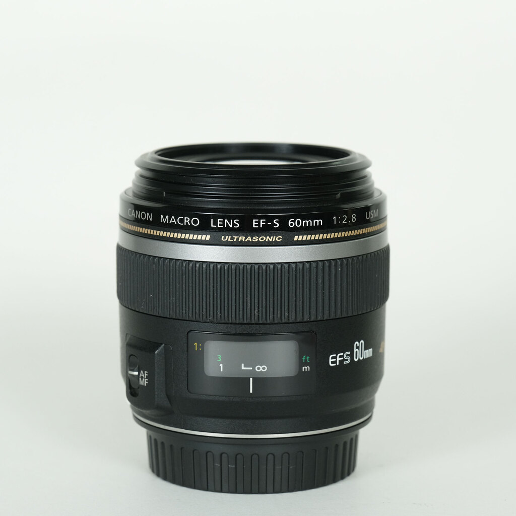 Canon EF-S60mm F2.8 �}�N�� USM