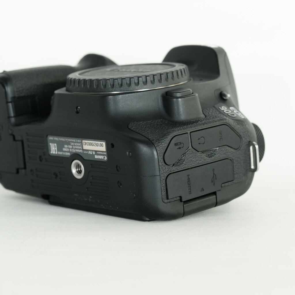 Canon EOS 90D