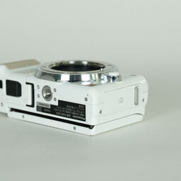 Panasonic LUMIX DMC-GF6-W ボディ ホワイト