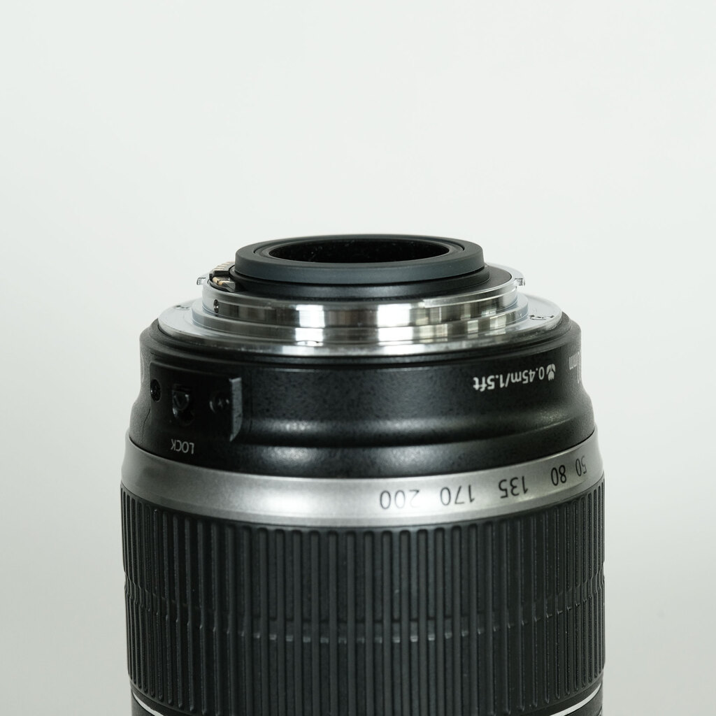 Canon EF-S18-200mm F3.5-5.6 IS
