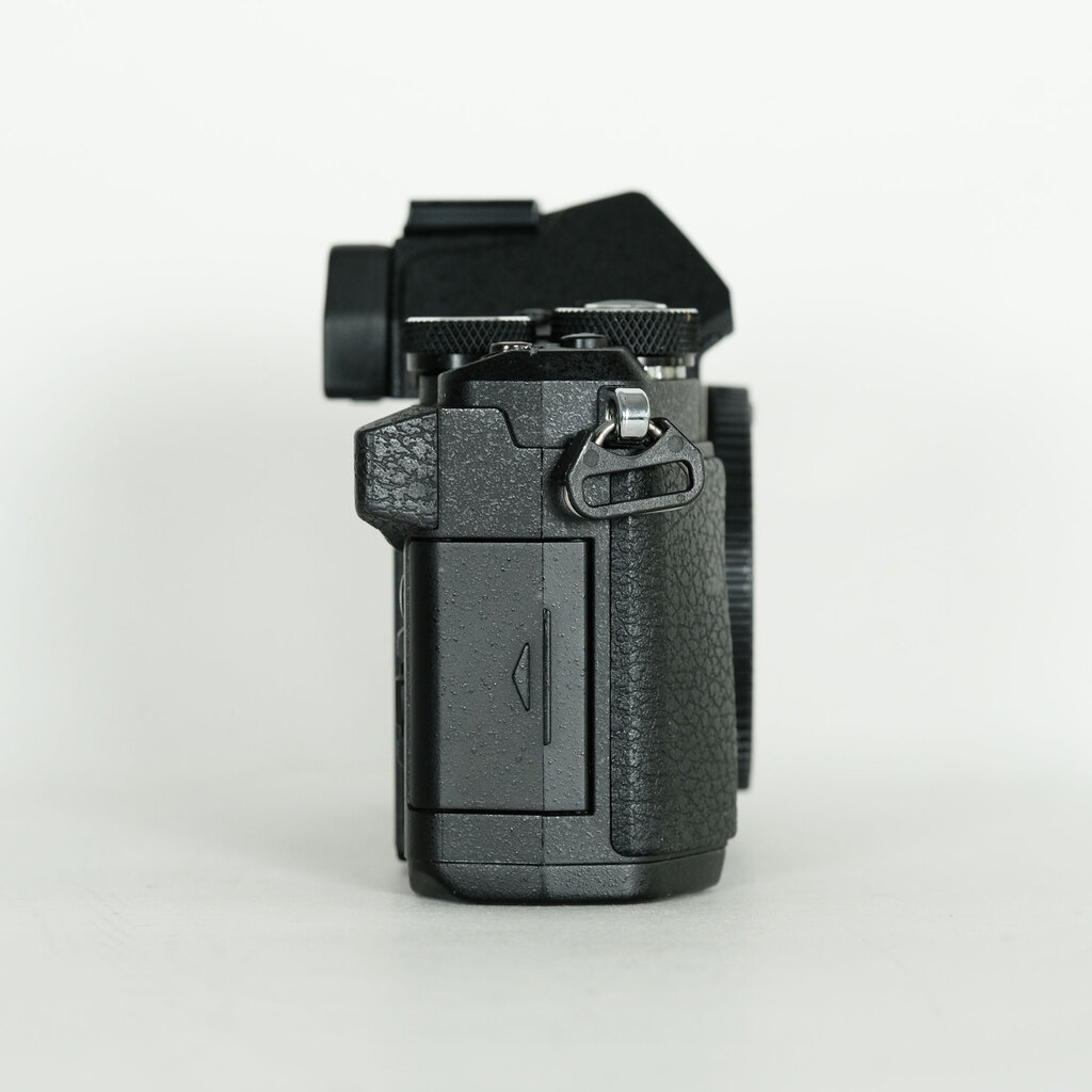 OLYMPUS OM-D E-M5 Mark II