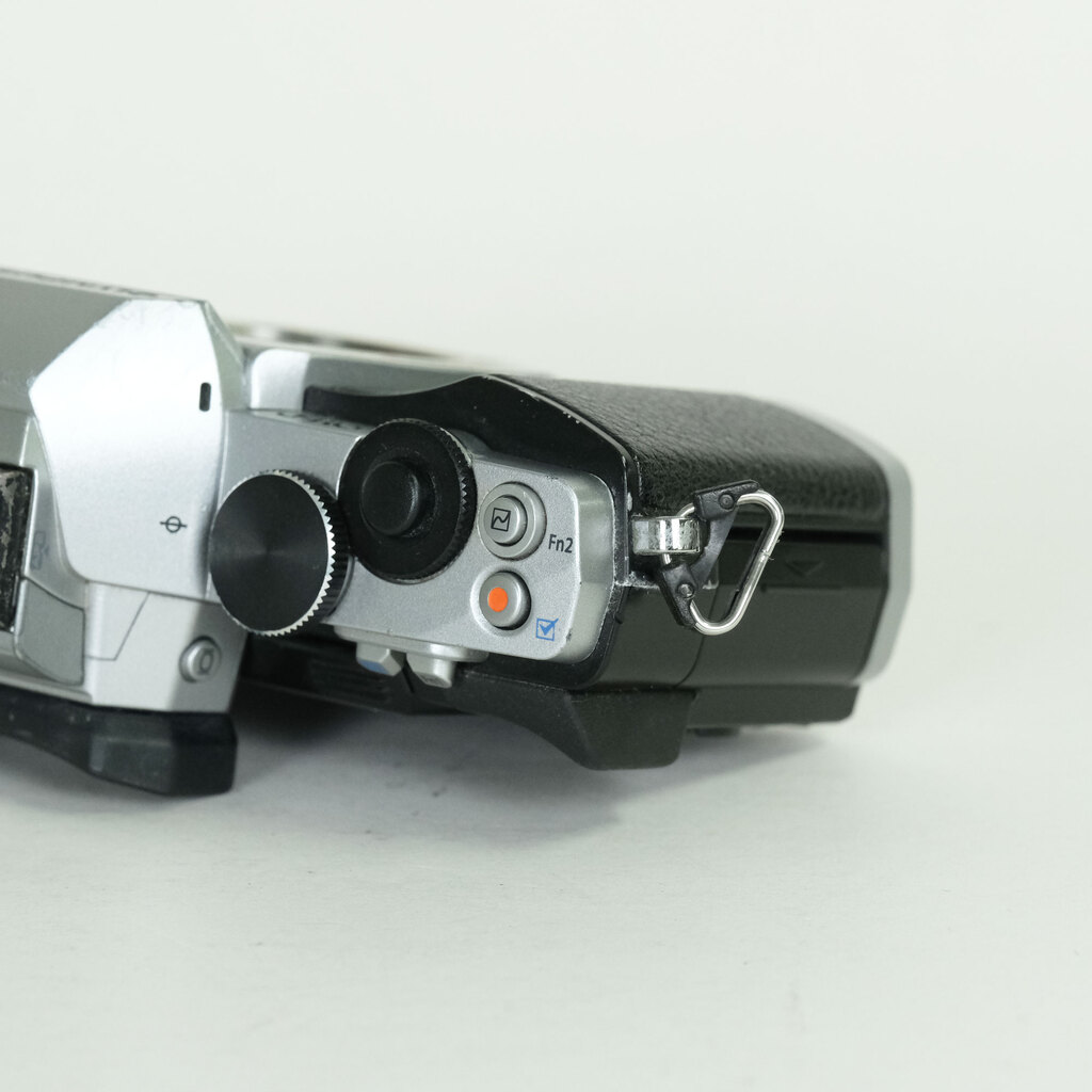 OLYMPUS OM-D E-M5 ボディ シルバー