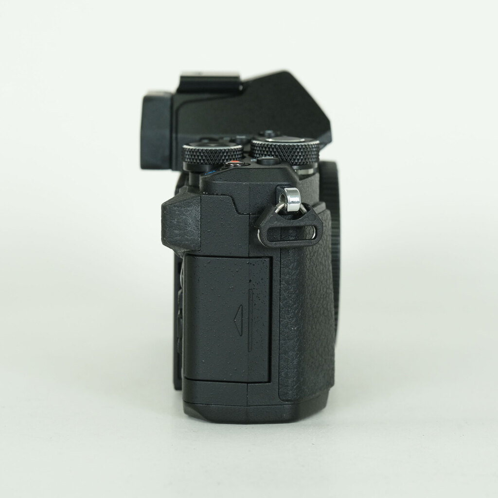 OLYMPUS OM-D E-M5 Mark II