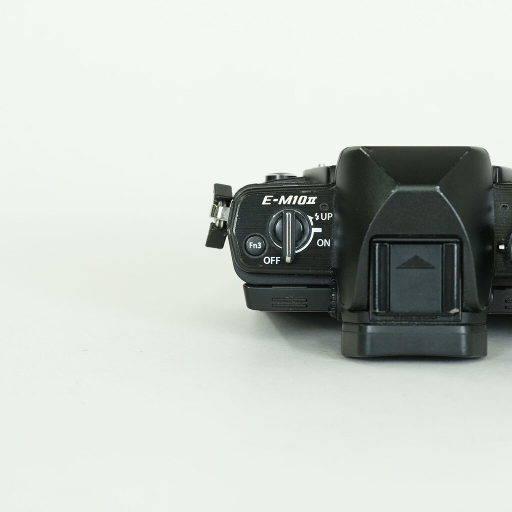 OLYMPUS OM-D E-M10 Mark II OLYMPUS OM-D E-M10 Mark II