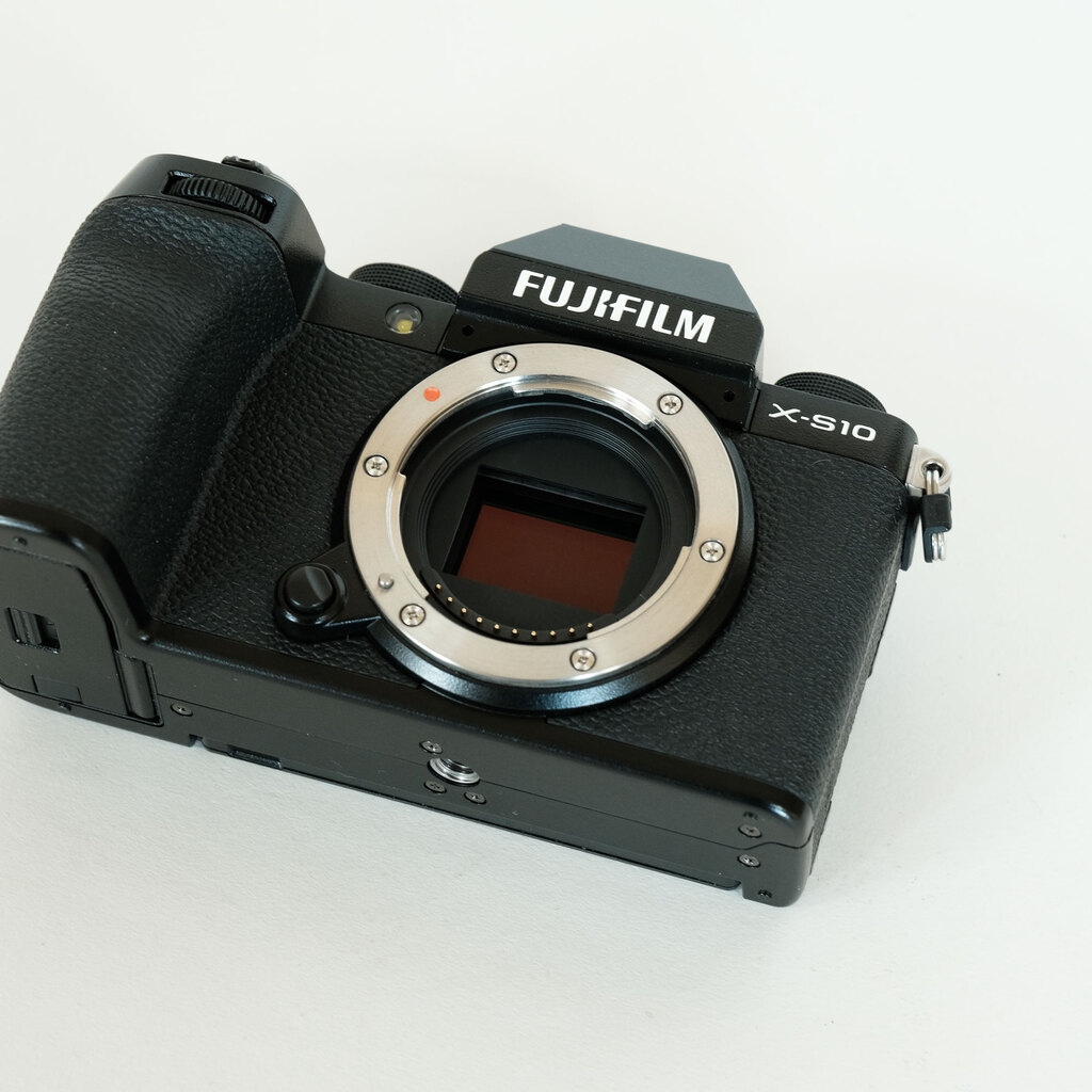 FUJIFILM X-S10