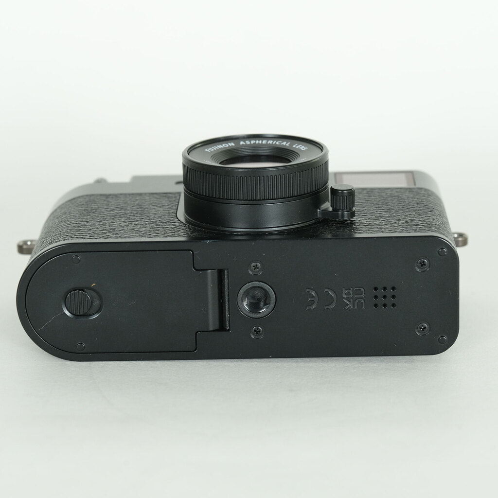 FUJIFILM X half X-HF1